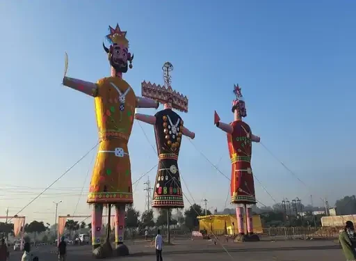 मोरहाबादी मैदान में इस बार 70 फीट का रावण का पुतला तैयार, हेमंत सोरेन करेंगे पुतलों का दहन