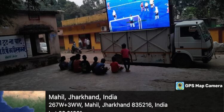 एलईडी वैन के माध्यम से हेसेल सहित अन्य ग्रामीण क्षेत्रों में झारखण्ड महिला एशियन चैंपियंस ट्रॉफी का किया जा रहा है लाइव प्रर्दशन