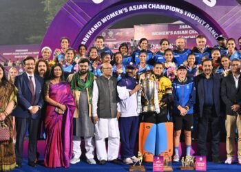 मुख्यमंत्री के हाथों टीम इंडिया को मिला विनिंग ट्रॉफी और खिलाड़ियों को गोल्ड मेडल,  मुख्यमंत्री ने  खिलाड़ियों को दी बधाई