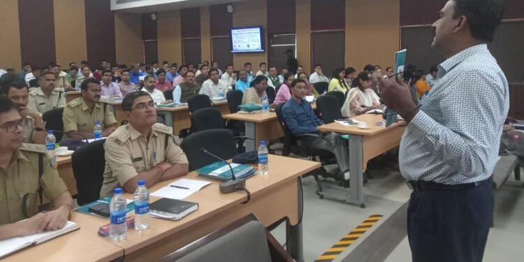 मुख्य निर्वाचन कार्यालय द्वारा जिला स्तरीय मास्टर ट्रेनर्स का किया गया एक दिवसीय प्रशिक्षण