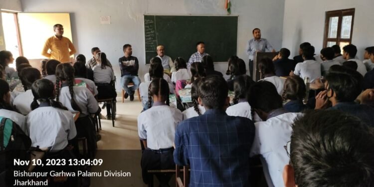 बिऐनटी पब्लिक स्कूल गढ़वा में चलाया गया सड़क सुरक्षा जागरूकता अभियान