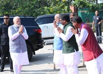 भगवान बिरसा मुंडा जयंती एवं जनजातीय गौरव महोत्सव-2023 के अवसर पर खूंटी में आयोजित कार्यक्रम में पीएम नरेंद्र मोदी संग शामिल हुए सीएम हेमन्त सोरेन