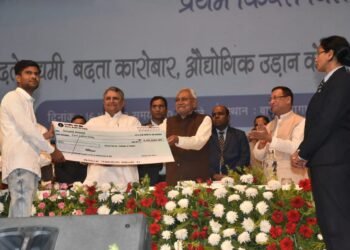 मुख्यमंत्री नीतीश कुमार ने किया उद्यमी योजना के तहत एक दिवसीय उन्मुखीकरण एवं प्रथम किश्त वितरण समारोह 