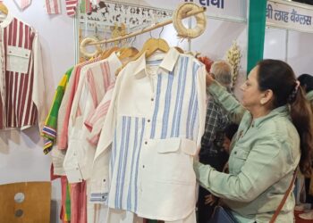 प्रगति मैदान, दिल्ली में झारखण्ड पवेलियन में खूब पसंद  किया जा रहा है झारखण्ड का पारम्परिक परिधान