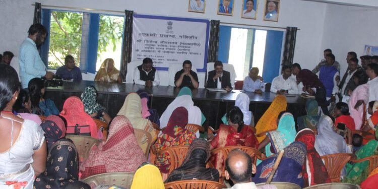 गढ़वा : संयुक्त सचिव एवं मिशन निदेशक स्वच्छ भारत मिशन दो दिवसीय दौरे पर पहुँचे मंझिआंव, विभिन्न योजनाओं के प्रगति कार्य का किया निरीक्षण