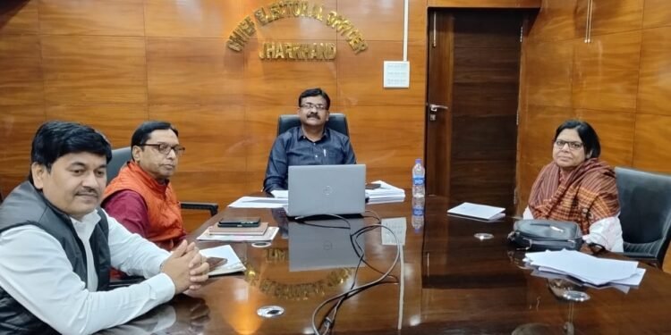 मुख्य निर्वाचन पदाधिकारी ने जिलों के उपायुक्तों के साथ की वर्चुअल बैठक,  विशेष संक्षिप्त मतदाता पुनरीक्षण को लेकर दिए आवश्यक निर्देश