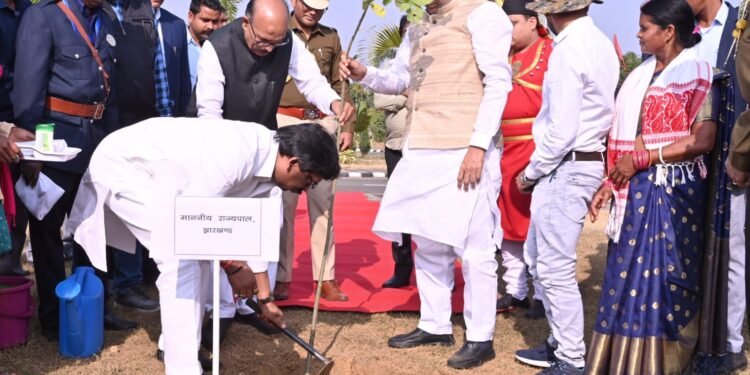 राज्यपाल और मुख्यमंत्री ने विधानसभा परिसर में पौधारोपण कर प्रकृति संरक्षण का संदेश दिया