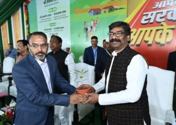 मुख्यमंत्री ने कहा- अधिकारी तमाम  योजनाओं की पोटली बनाकर आपके दरवाजे पर जाएंगे एवं पूरे मान- सम्मान के साथ आपको आपका हक-अधिकार देंगे