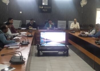 जिला निर्वाचन पदाधिकारी सह उपायुक्त गढ़वा द्वारा मान्यताप्राप्त राजनीतिक दल के प्रतिनिधियों के साथ किया गया बैठक