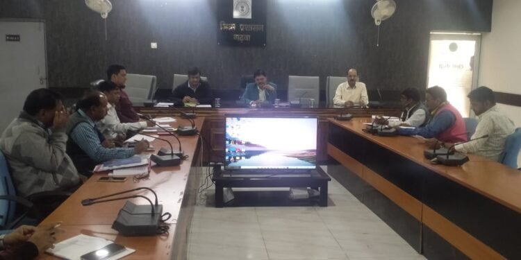 जिला निर्वाचन पदाधिकारी सह उपायुक्त गढ़वा द्वारा मान्यताप्राप्त राजनीतिक दल के प्रतिनिधियों के साथ किया गया बैठक