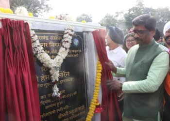 पी०पी० कम्पाउण्ड स्थित गुरु नानक स्कूल परिसर में आयोजित “554वें प्रकाश उत्सव” कार्यक्रम में सम्मिलित हुए मुख्यमंत्री श्री हेमन्त सोरेन