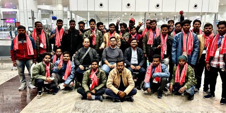 टनल से बाहर आए मजदूरों को एयर लिफ्ट कर 1 दिसंबर को लाया जाएगा रांची