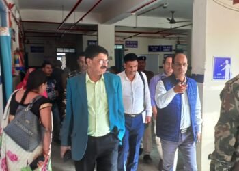 गढ़वा उपायुक्त ने सदर अस्पताल का किया औचक निरीक्षण, व्यवस्था को दुरुस्त करने का दिया निर्देश