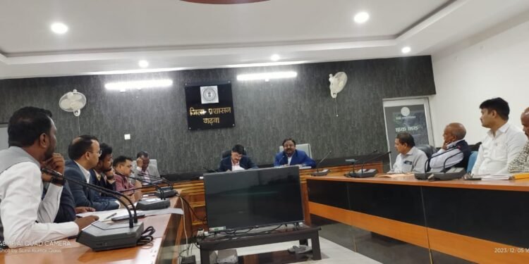 गढ़वा : आपकी योजना आपकी सरकार आपके द्वार कार्यक्रम के तहत प्राप्त आवेदनों के ससमय निष्पादन को लेकर उपायुक्त ने किया समीक्षा बैठक