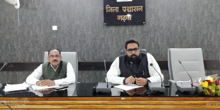 झारखंड राज्य बाल अधिकार संरक्षण आयोग के सदस्य पहुंचे गढ़वा, विचार विमर्श कर कुरीतियों को दूर करने का दिया निदेश