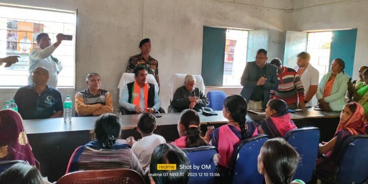 मेराल प्रखंड के विभिन्न पंचायतों में चलाये गयें प्रचार वाहन, दी गई योजनाओं की जानकारी