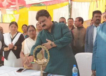 गढ़वा के कोरवाडीह पंचायत में आयोजित “आपकी योजना आपकी सरकार आपके द्वार” कार्यक्रम में शामिल हुए मंत्री, पेयजल एवं स्वच्छता विभाग मिथिलेश कुमार ठाकुर