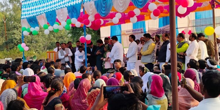 गढ़वा : “आपकी योजना-आपकी सरकार-आपके द्वार” कार्यक्रम के तहत विभिन्न प्रखंड अंतर्गत पंचायतों में हुआ शिविर का आयोजन