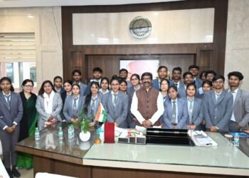 सदन की कार्यवाही देखने आए गोस्सनर कॉलेज , रांची के “मास कम्युनिकेशन एंड वीडियो प्रोडक्शन ” डिपार्टमेंट के छात्र- छात्रा सीएम से मिले