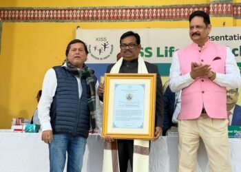 DSPMU के कुलपति डॉ तपन कुमार शांडिल्य को कलिंग इंस्टीट्यूट ऑफ सोशल साइंसेज, भुवनेश्वर के द्वारा लाइफ टाइम अचीवमेंट अवार्ड प्रदत