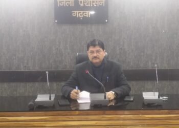 गढ़वा : उपायुक्त शेखर जमुआर ने जनता दरबार के माध्यम से सुनी आमजनों की समस्याएं