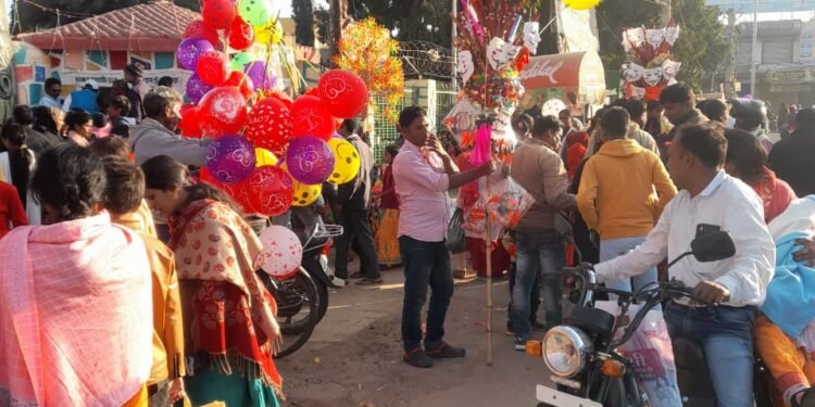 लोहरदगा में नए साल के उत्साह में डूबे लोग, पिकनिक स्थलों मे उमड़ी भीड़