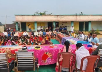 गढ़वा : विकसित भारत संकल्प यात्रा के तहत जिले के विभिन्न प्रखंडों में जागरूकता रथ चलाकर दी जा रही है योजनाओं की जानकारी