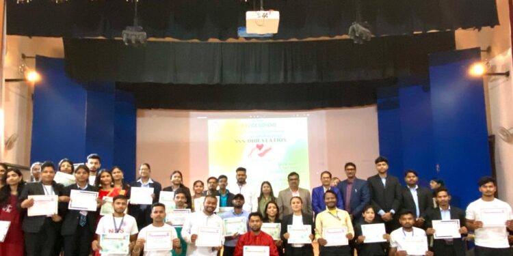 डीएसपीएमयू में एनएसएस के द्वारा ओरिएंटेशन कार्यक्रम का आयोजन, शिक्षा के साथ सेवा का सामंजस्य ही मूलमंत्र