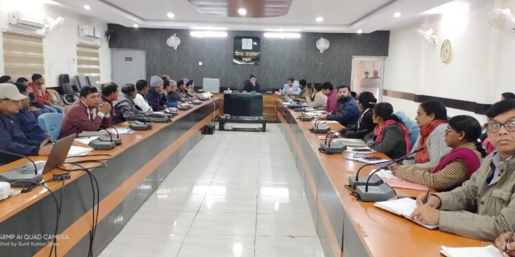 उपायुक्त की अध्यक्षता में शिक्षा विभाग से सम्बंधित कार्यों की समीक्षा बैठक सम्पन्न, दिए कई आवश्यक दिशा निर्देश