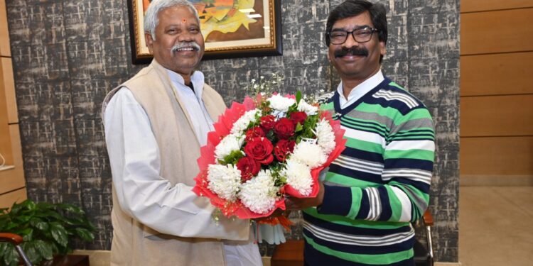 मुख्यमंत्री हेमन्त सोरेन से राज्यसभा सांसद-सह-जदयू के झारखंड प्रदेश अध्यक्ष खीरू महतो ने मुलाकात की