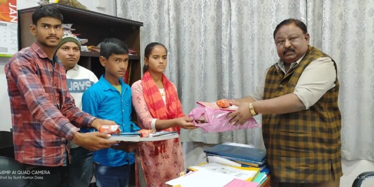 उप विकास आयुक्त ने अनाथ बच्चें-बच्चियों को सरकारी योजना से आच्छादित करने हेतु की पहल