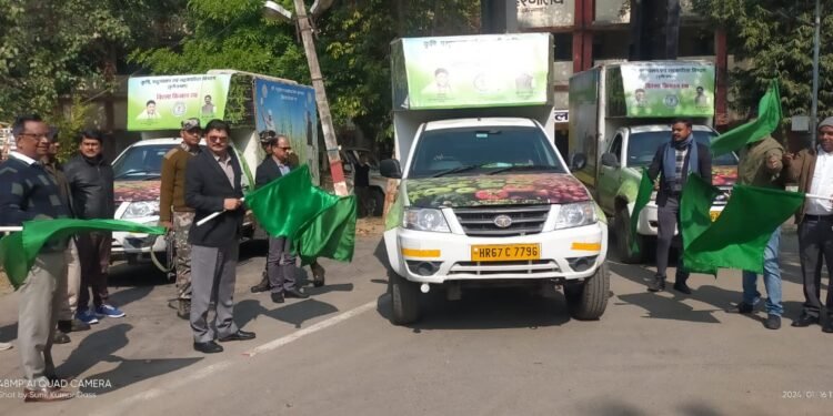 आत्मा, आत्मा अनुदान अंतर्गत बिरसा कृषि रथ का किया जा रहा परिचालन, उपायुक्त ने हरी झंडी दिखाकर किया बिरसा कृषि रथ को रवाना