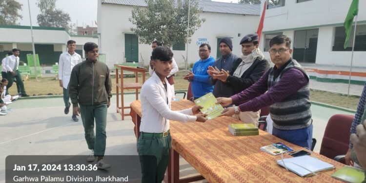 राष्ट्रीय सड़क सुरक्षा माह 2024 के अन्तर्गत रामासाहू +2  स्कूल गढ़वा में चलाया गया सड़क सुरक्षा जागरूकता अभियान |