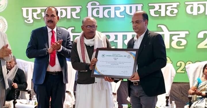 राष्ट्रीय खाद्य अधिनियम- 2013 के तहत अपने उत्कृष्ट कार्यों के लिए जिले के तीन ग्राम पंचायत मुखिया भी किये गयें सम्मानित