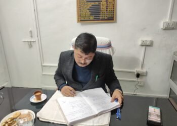 गढ़वा: उपायुक्त शेखर जमुआर, पुलिस अधीक्षक दीपक पाण्डेय के साथ  क्षेत्र भ्रमण कर ले रहे हैं विधि व्यवस्था का जायजा