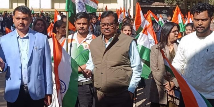 गणतंत्र दिवस की पूर्व संध्या पर डीएसपीएमयू से तिरंगा यात्रा निकाली गई, गणतंत्र दिवस की पूर्व संध्या पर सामूहिक तौर पर विश्वविद्यालय के मुख्य द्वार से तिरंगा यात्रा की शुरुआत की