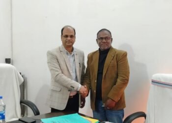 26वें अपर समाहर्ता गढ़वा के रूप में आज मतियश विजय टोप्पो ने निर्वतमान अपर समाहर्ता पंकज कुमार सिंह से ग्रहण किया प्रभार