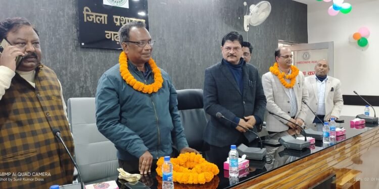 गढ़वा : निवर्तमान अपर समाहर्ता एवं निदेशक डीआरडीए को दी गई विदाई, 26वें अपर समाहर्ता के रूप में मतियस विजय टोप्पो का स्वागत