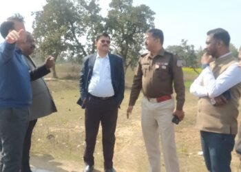 गढ़वा : मुख्यमंत्री के संभावित कार्यक्रम की तैयारियों को लेकर उपायुक्त एवं पुलिस अधीक्षक ने डुमरो स्थित मैदान का जायजा लिया