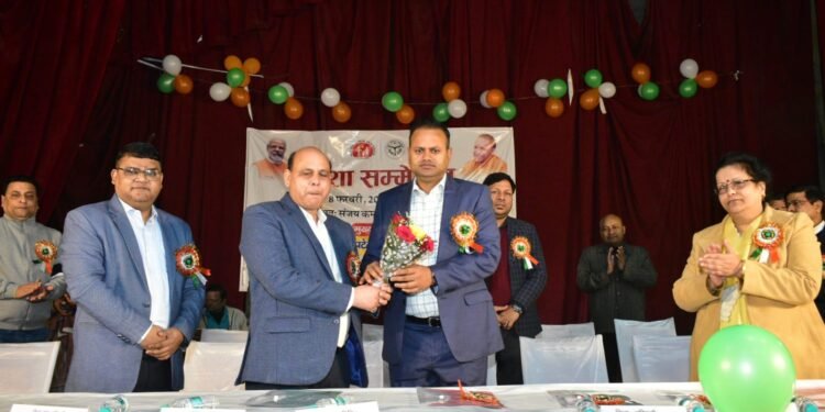 जिला पंचायत अध्यक्षा व जिलाधिकारी की गरिमामयी उपस्थिति में आशा सम्मेलन कार्यक्रम का किया गया आयोजन