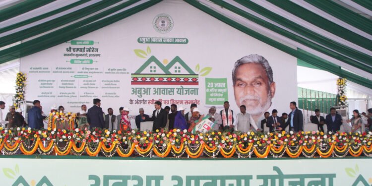 गढ़वा में मुख्यमंत्री बोले -गांव के बच्चों को अब निजी विद्यालयों की तर्ज पर अपने पंचायत के स्कूलों में मिलेगा क्वालिटी एजुकेशन