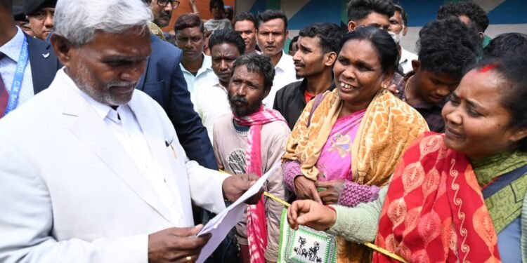 मुख्यमंत्री चम्पाई सोरेन ने पैत्रिक गांव जिलिंगगोड़ा में लोगों की सुनी परेशानी, त्वरित और यथोचित निराकरण का दिया भरोसा