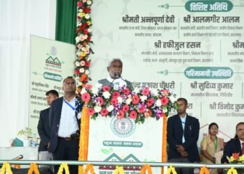 गिरिडीह स्टेडियम में आयोजित “अबुआ आवास योजना” के अंतर्गत स्वीकृत पत्र वितरण समारोह में सम्मिलित हुए मुख्यमंत्री चम्पाई सोरेन