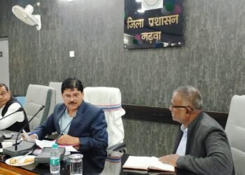 गढ़वा : लोकसभा आम निर्वाचन 2024 के सफल संचालन हेतु उपायुक्त शेखर जमुआर के द्वारा समीक्षा बैठक