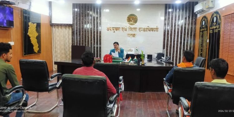 गढ़वा : उपायुक्त ने जनता दरबार के माध्यम से सुनी आमजनों की समस्याएं