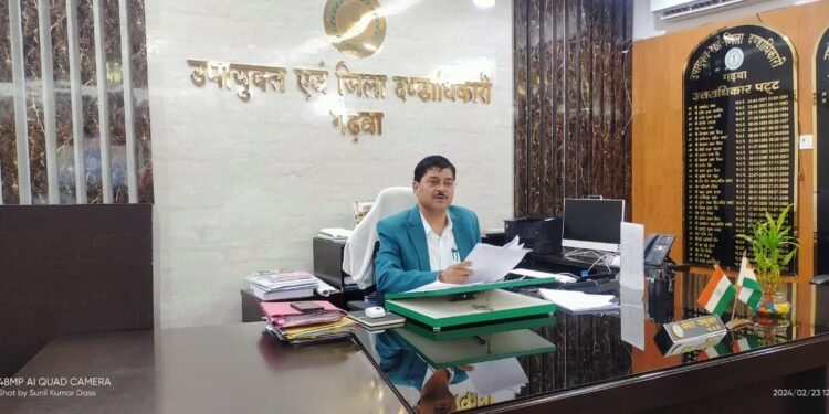 जिला जन-सम्पर्क कार्यालय, गढ़वा, उपायुक्त ने जनता दरबार के माध्यम से सुनी आमजनों की समस्याएं