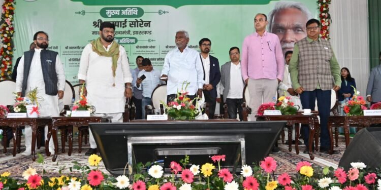 गिरिडीह : मुख्यमंत्री चम्पाई सोरेन ने गिरिडीह जिला वासियों को कई महत्वपूर्ण योजनाओं की दी सौगात