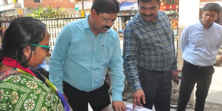 मुख्य निर्वाचन पदाधिकारी ने दो जिलों के रैंडम 6 मतदान केंद्रों का किया औचक निरीक्षण, न्यूनतम सुविधाएं दुरुस्त करने के लिए दिया अल्टीमेटम