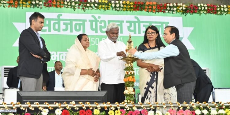 मुख्यमंत्री ने किया ऐलान – अब हर महीने आंगनबाड़ी सेविकाओं को 9500 रुपए और सहायिकाओं को 4750 रुपए मिल रहा मानदेय