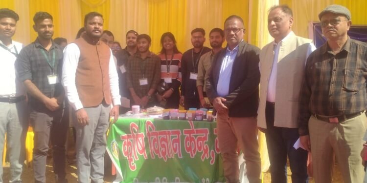 गढ़वा : किसान मेला 2024 का आयोजन कृषि विज्ञान केन्द्र में किया गया